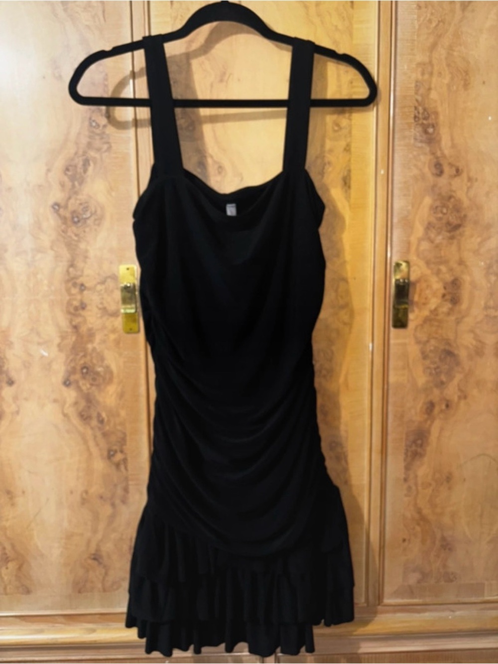 Black Sleeveless Ruffled Hem Dress - Stylish Evening Wear size Medium